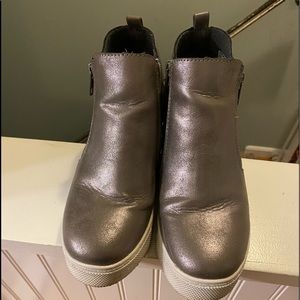 Steve Madden Girls Pewter Wedge Sneakers